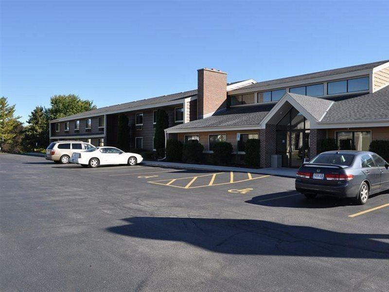 Americinn By Wyndham Plymouth Экстерьер фото