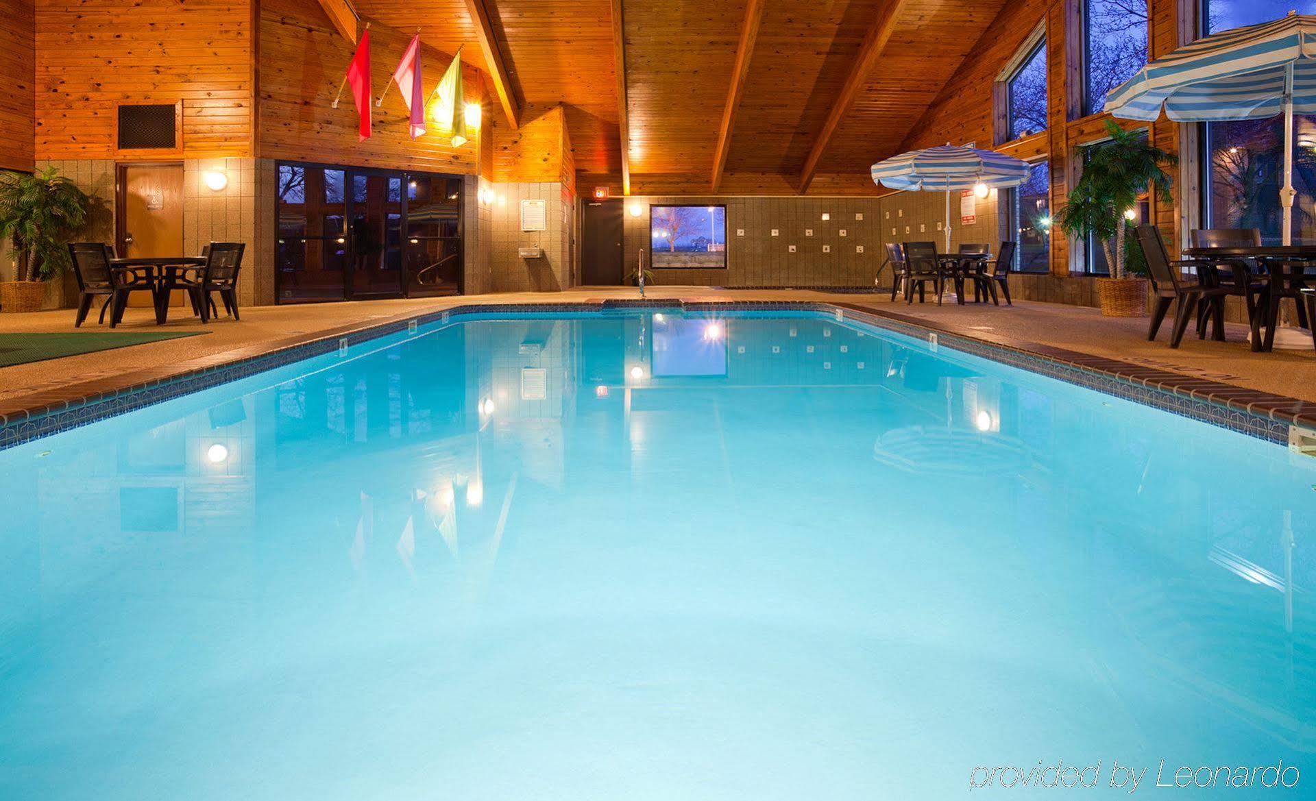 Americinn By Wyndham Plymouth Экстерьер фото